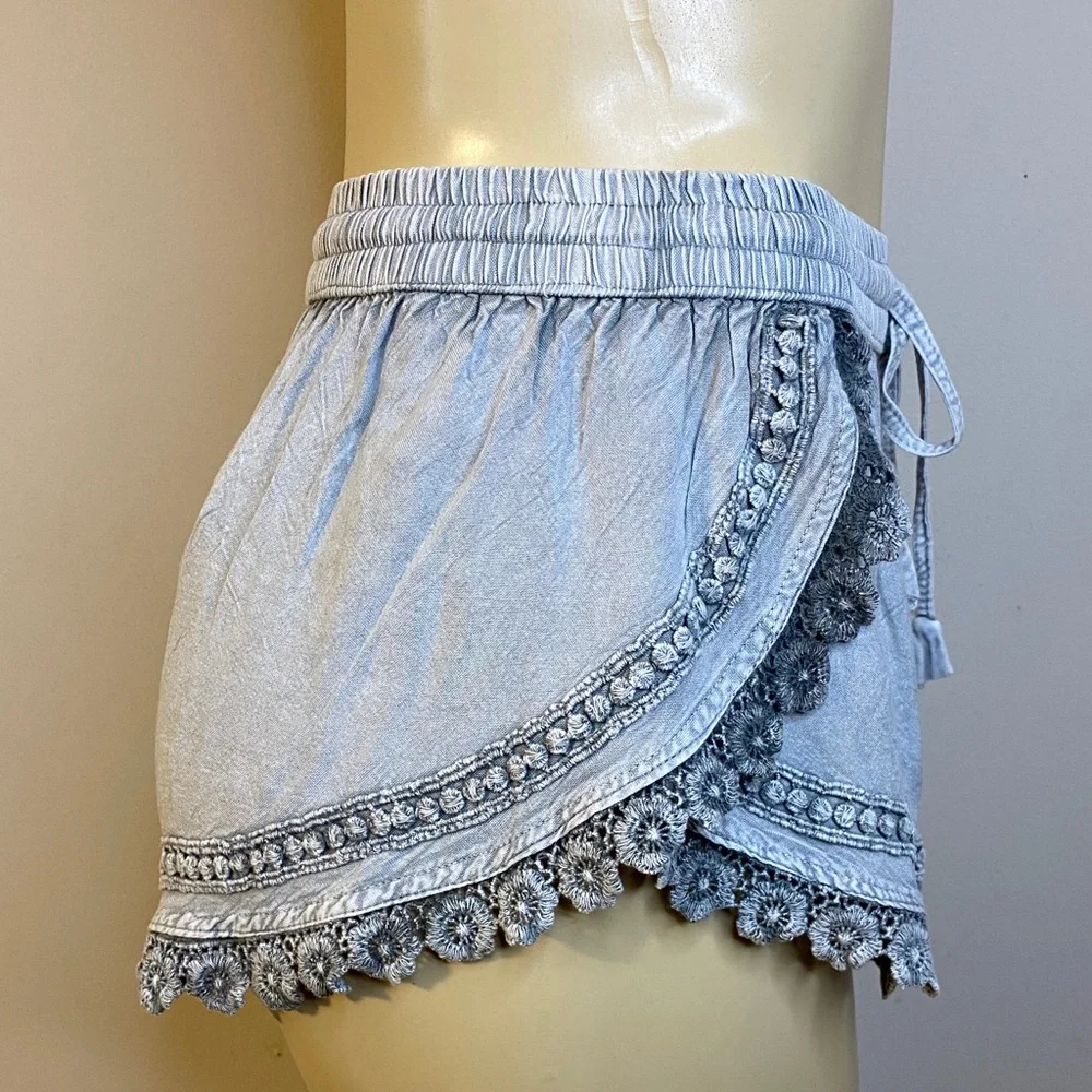 Devi Lace Trim Women Shorts One Size